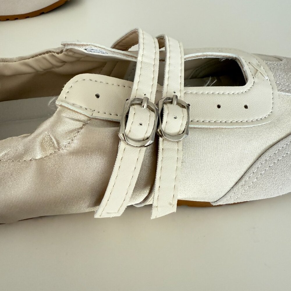 Ballet Flats Double Straps Tan Off White Size 7 Mixed Fabric - Picture 5 of 6